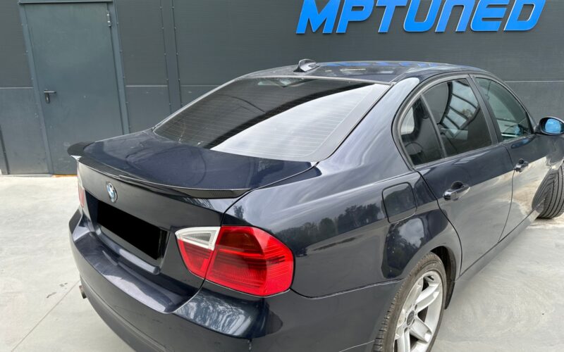 E90 M4 tyyli takalippa carbon look - Image 3