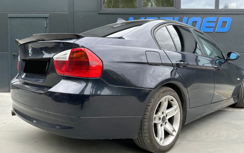 E90 M4 tyyli takalippa carbon look - Image 2